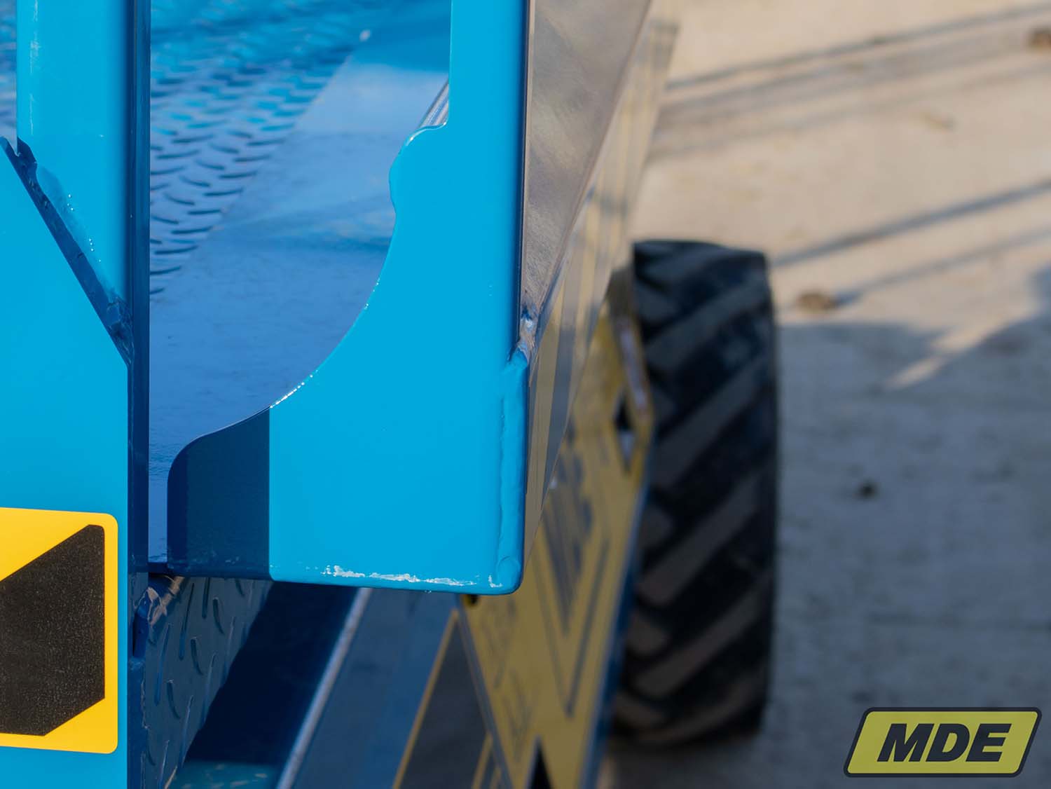 mde-machinebouw-elektrisch-uitschuifbaar-platform-20-